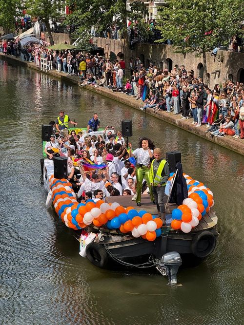LGBT World Beside | Utrecht Canal Pride met Pride Boat